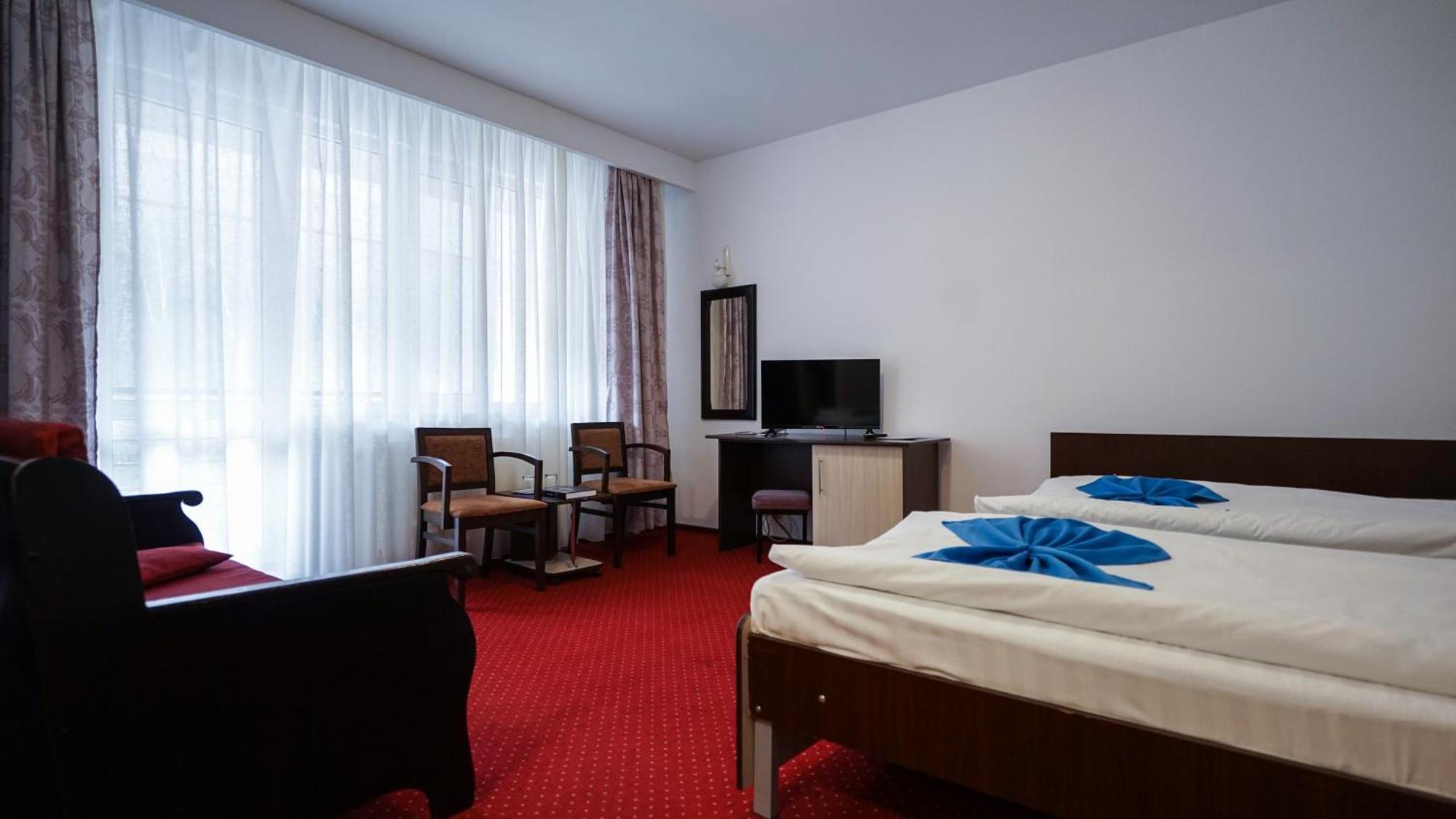 Vila Trandafirul Si Liliacul Hotel คาชิวลาตา ภายนอก รูปภาพ