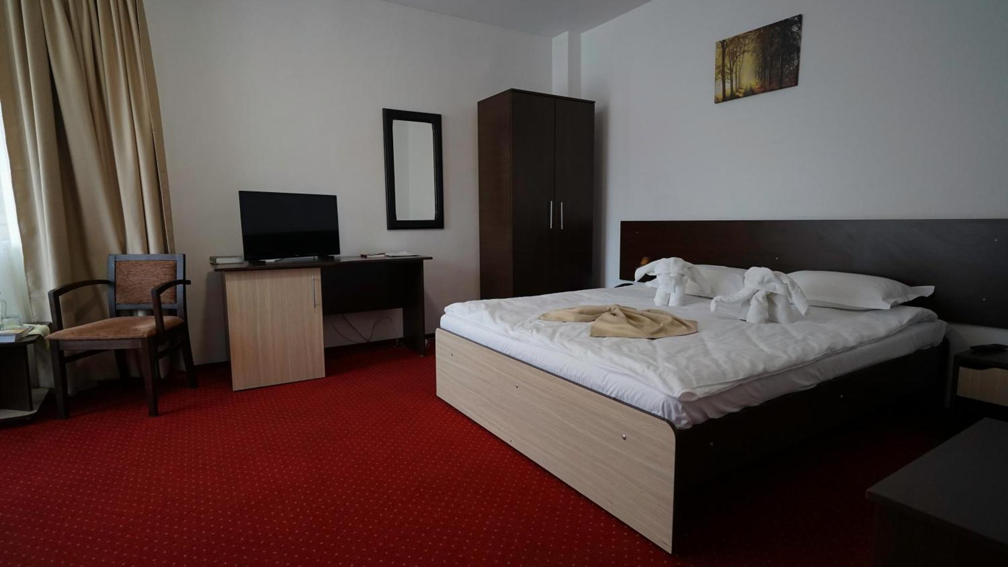 Vila Trandafirul Si Liliacul Hotel คาชิวลาตา ภายนอก รูปภาพ