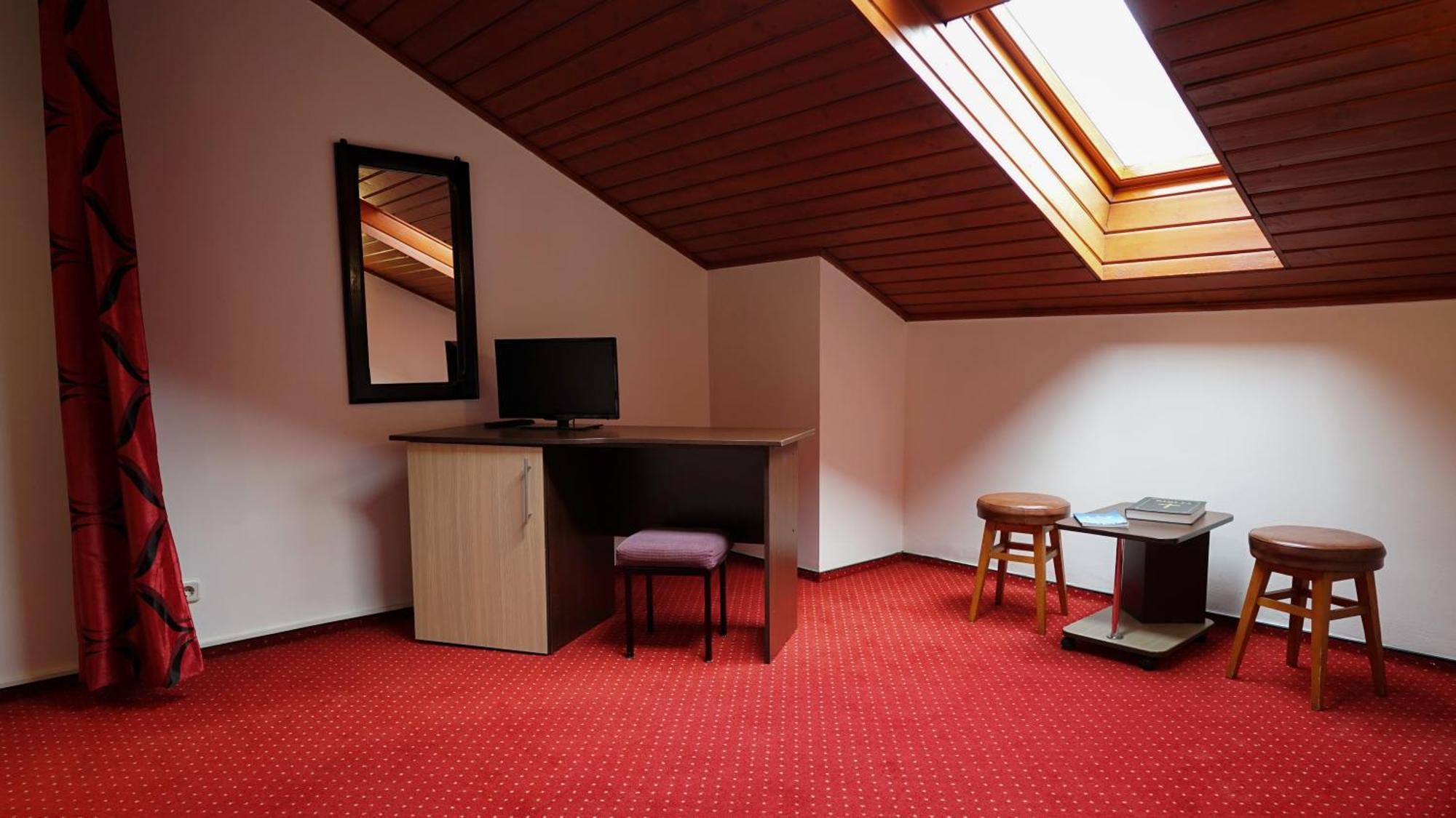 Vila Trandafirul Si Liliacul Hotel คาชิวลาตา ภายนอก รูปภาพ