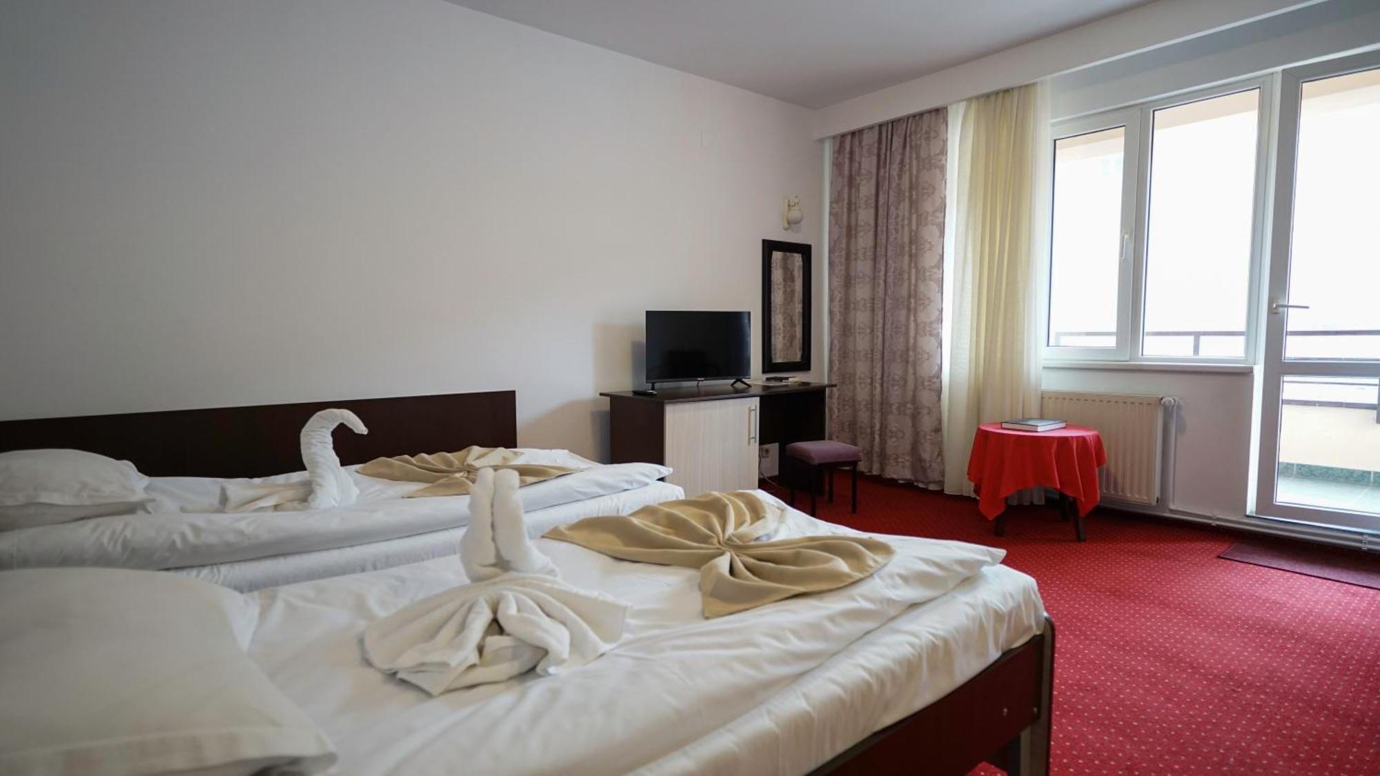 Vila Trandafirul Si Liliacul Hotel คาชิวลาตา ภายนอก รูปภาพ