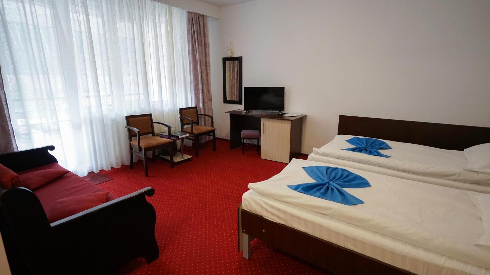 Vila Trandafirul Si Liliacul Hotel คาชิวลาตา ภายนอก รูปภาพ