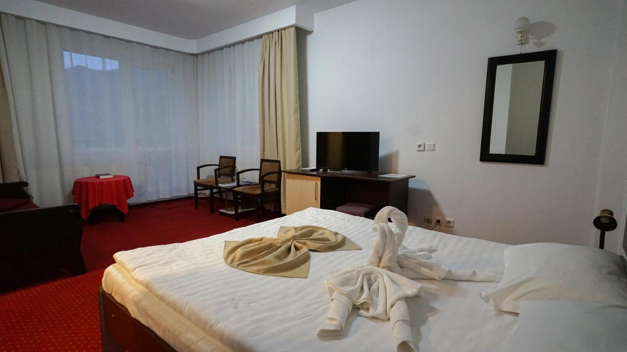 Vila Trandafirul Si Liliacul Hotel คาชิวลาตา ภายนอก รูปภาพ