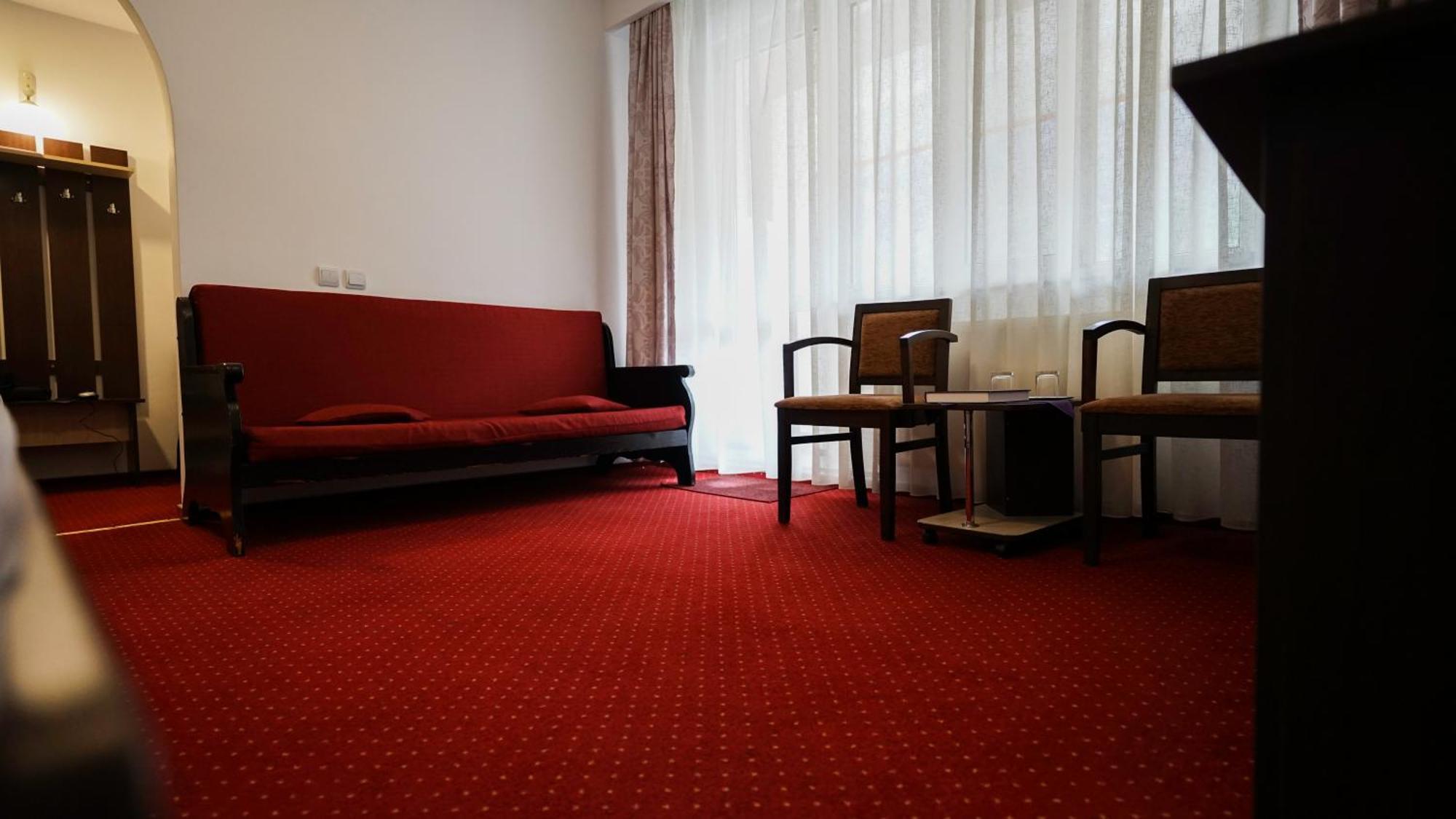 Vila Trandafirul Si Liliacul Hotel คาชิวลาตา ภายนอก รูปภาพ