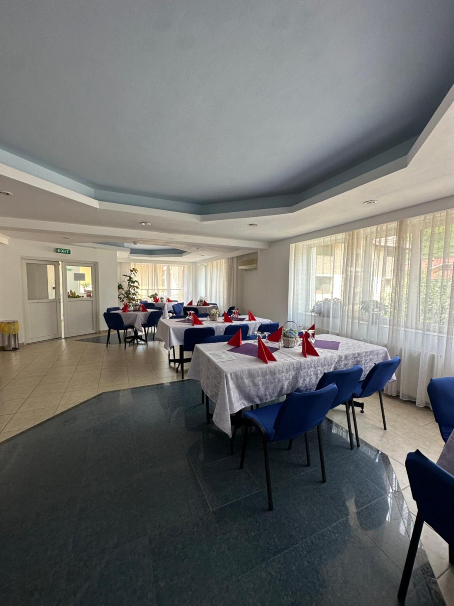 Vila Trandafirul Si Liliacul Hotel คาชิวลาตา ภายนอก รูปภาพ